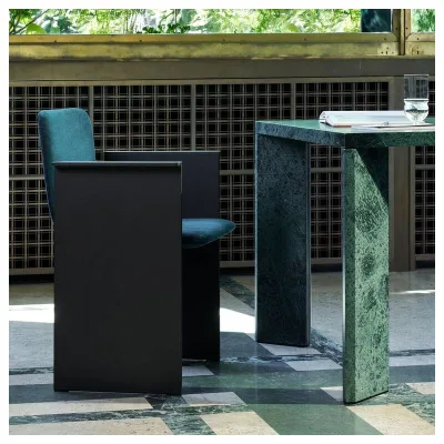 Cassina Poltroncina Flutz con struttura in alluminio e seduta a scelta