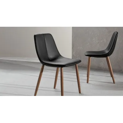 Bonaldo Sedia By con gambe in legno e seduta a scelta