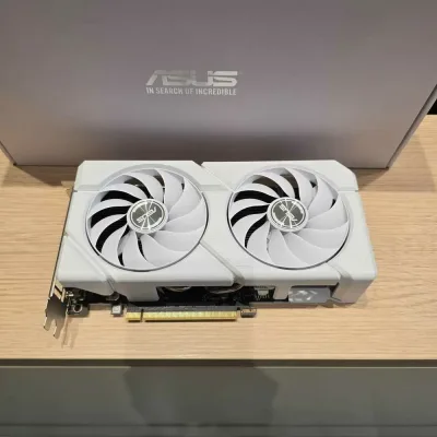 ASUS Dual NVIDIA GeForce RTX 4060 EVO OC Edition 8GB GDDR6 White Esposizione