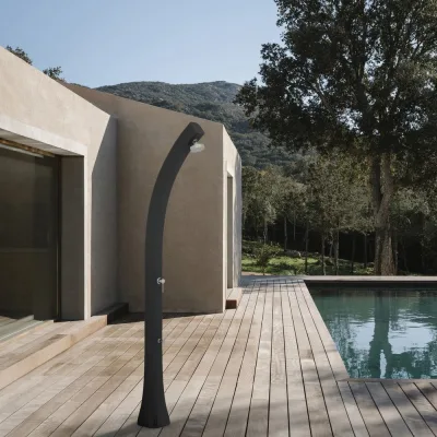 Arkema Doccia solare Happy in polietilene in diverse finiture da h. 220 cm