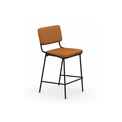 PRONTA CONSEGNA - Connubia Sgabello Sixty CB2139-MTO con struttura in metallo nero opaco e seduta in mat zafferano da h. 98.5 cm