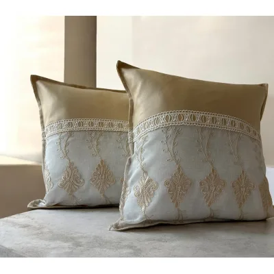 Coppia Cuscini Decorativi Ricamati Beige
