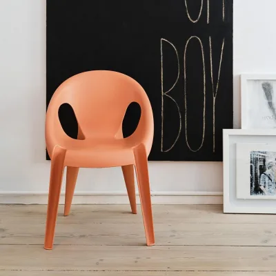 Magis Sedia impilabile Bell Chair in polipropilene - Con braccioli
