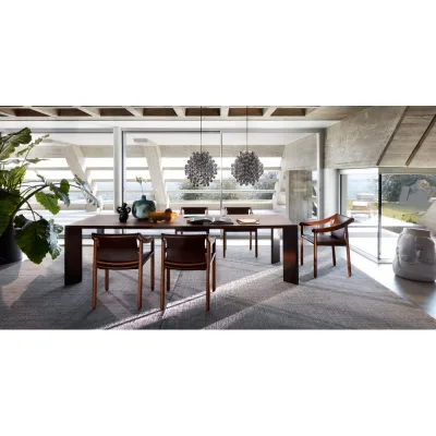 Cassina Sedia 905 con struttura in legno e seduta in cuoio
