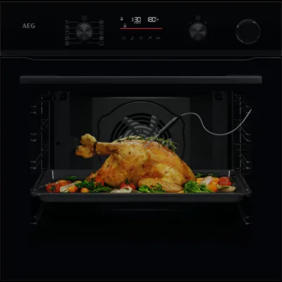 AEG Forno a vapore SenseCook con SteamCrisp pirolitico da incasso NBR 6P531 SB finitura nero lucido da 60 cm