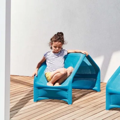 Magis Poltroncina The Roof Chair con struttura in allumunio e seduta in poliestere
