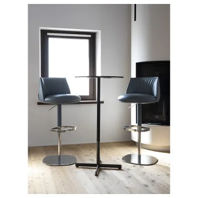 Poltrona Frau Sgabello Archibald Stool con struttura in metall e seduta a scelta da H 63
