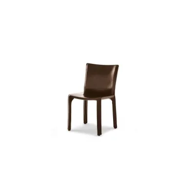 Cassina Sedia Cab con struttura rivestita in cuoio