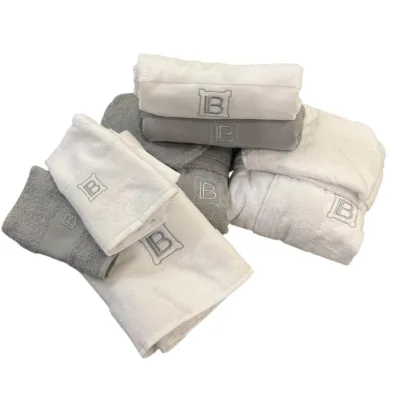 Completo Bagno 7 pezzi 2 accappatoio e 2 asciugamani più Telo Laura Biagiotti collezione HOME Bianco