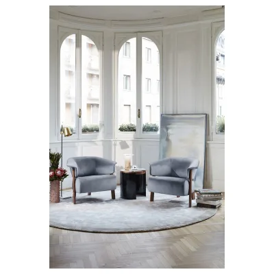 Cassina Poltrona Back-Wing Armchair con struttura in legno e seduta a scelta