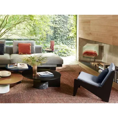 Cassina Poltrona Kangaroo con struttura in legno e seduta in paglia di Vienna