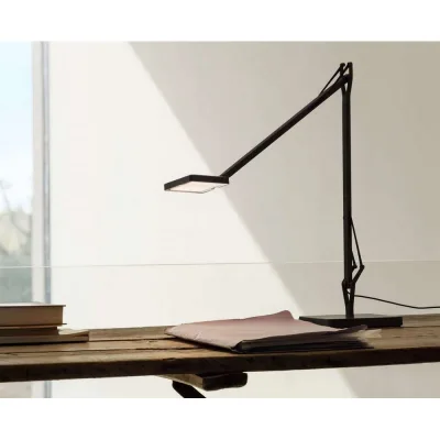 Flos Lampada da tavolo orientabile a luce diretta LED Kelvin Edge Base in diverse finiture