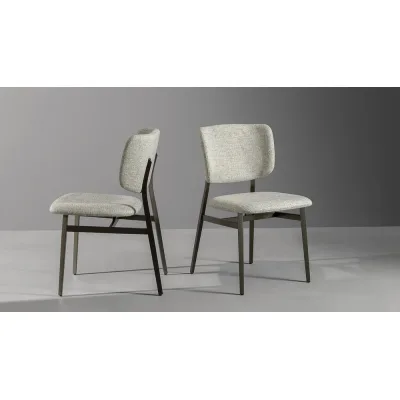 Bonaldo Sedia Noor con gambe in metallo e seduta a scelta