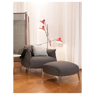 Poltrona Frau Poltrona Archibald Gran Comfort con gambe in metallo e seduta a scelta