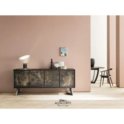 Altacorte Madia in appoggio Nook con basamento in legno da L.197,5 cm e H.79,5 cm - 4 ante con incisione laser