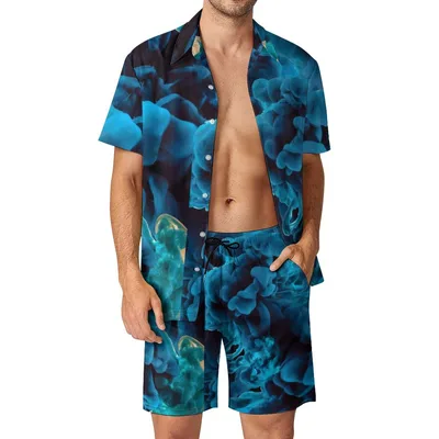 Completo da uomo con camicia e pantaloncini