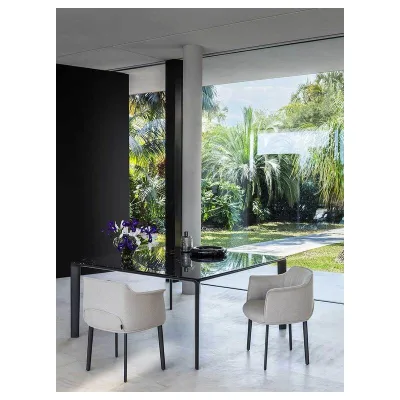 Poltrona Frau Poltroncina Archibald Dining chair con gambe in metallo e seduta a scelta