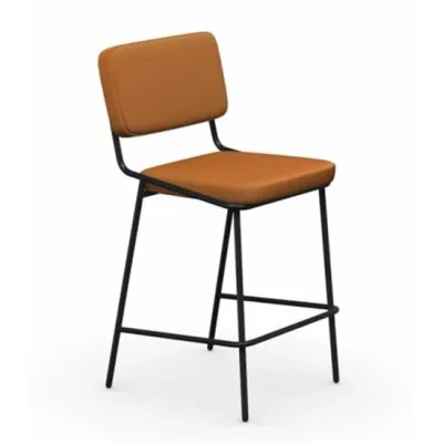 Connubia Sgabello Sixty CB2139-MTO con struttura in metallo nero opaco e seduta in mat zafferano da h. 98.5 cm - IN PROMOZIONE FINO ALL' 11/07