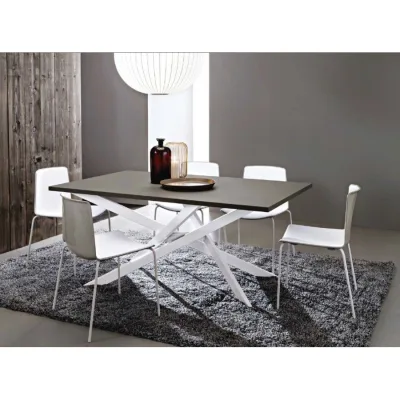 La Primavera Tavolo fisso Renzo con piano in finitura Cimant Grey e gambe bianco Alaska da 170x100 cm