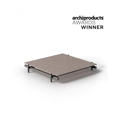 Unopiù Tavolo basso DAVOS con struttura in alluminio e piano in gres porcellanato da 100x100 cm