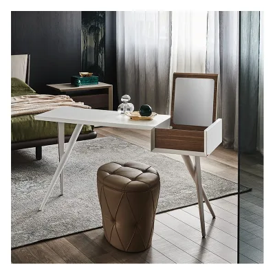 Cattelan Scrivania Batik con struttura in acciaio verniciato e piano in legno da 135x45 cm - Con specchio a scomparsa
