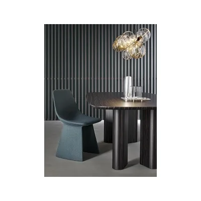 Bonaldo Sedia Agea con gambe rivestite e seduta a scelta