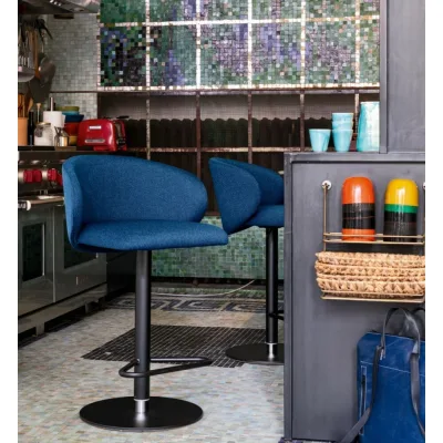 Connubia Sgabello girevole Tuka CB2305 con struttura in metallo nero opaco e seduta in mat blu da h. 107 (89) cm - IN PROMOZIONE FINO ALL' 11/07