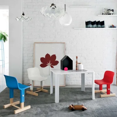 Magis Sedia Little Big Chair con struttura in legno e seduta in polipropilene