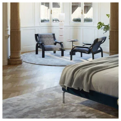 Cassina Poltrona Woodline con struttura in legno e seduta a scelta