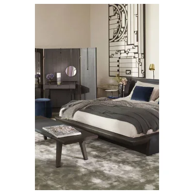 Cassina Panca Acute con struttura in frassino tinto moka e seduta in pelle da 170 cm