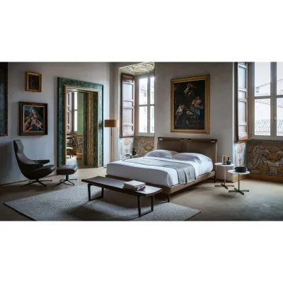 Poltrona Frau Letto matrimoniale Times con rivestimento a scelta da 177x224/234 cm