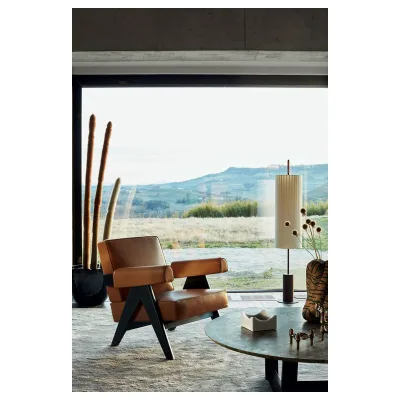 Cassina Poltroncina Capitol Complex Armchair con struttura in legno e seduta a scelta