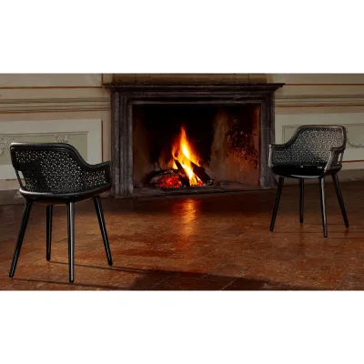 Magis Poltroncina Cyborg Elegant con struttura in policarbonato nero lucido e schienale in midolino nero - Con braccioli